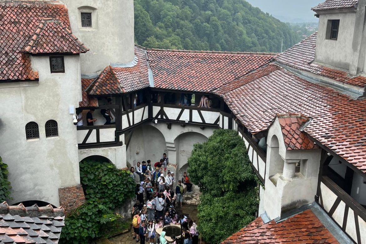 Sportivii ACS Motiuashi au vizitat Castelul Bran în timpul cantonamentului de la Poiana Brașov