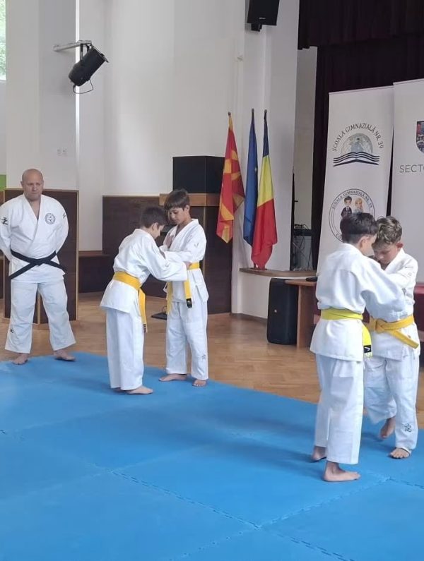 3Motiuashi Scoala 39